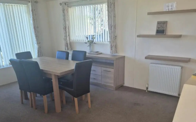 Sea Breeze Villa Near to Newquay Sleeping 6 Guests