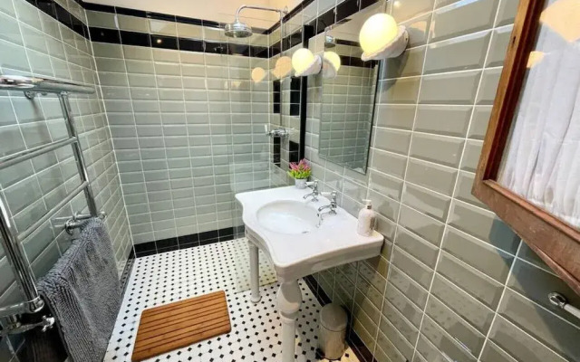 The Emerald - Central Henley 2 Bedroom House