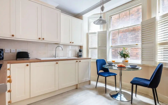 Stylish 3BR 2BA in Mayfair by Hyde Park