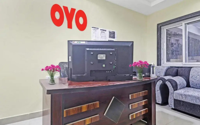 OYO Hanuma Residency Near victoria Memorial metro station