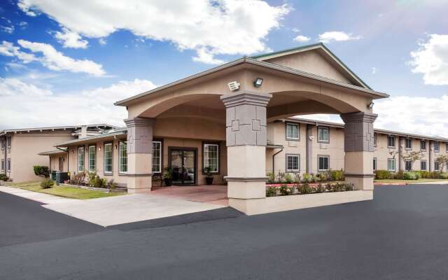 Super 8 by Wyndham Beaumont I-10 South/College St