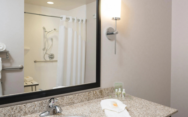 Holiday Inn Indianapolis Airport by IHG