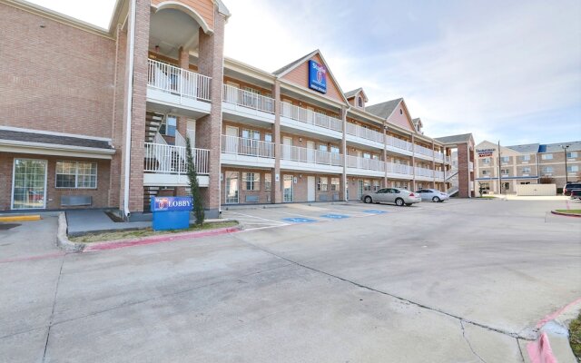 Studio 6 Dallas Plano Medical Center