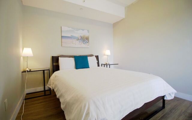 Living Suites Toronto - Queens Park