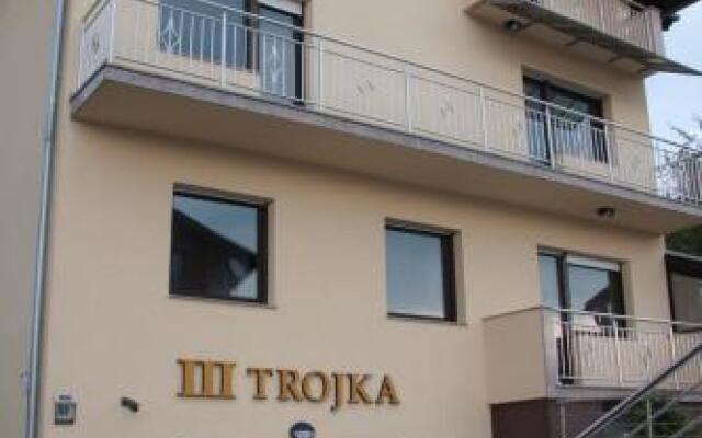 Apartments Trojka