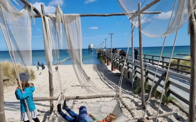 Kommodig Utkiek Modern Retreat