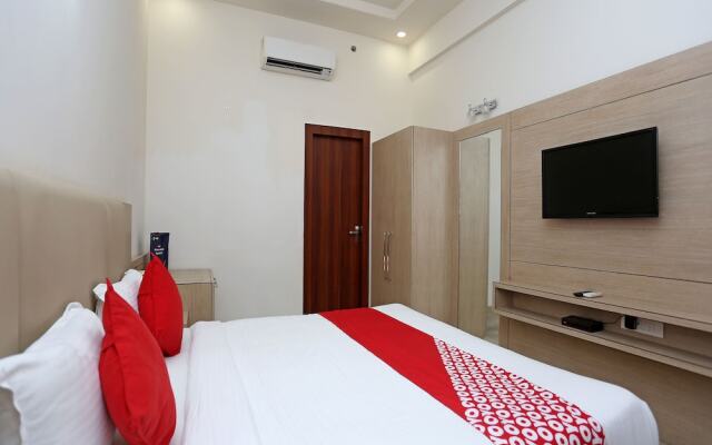 OYO 16768 Hotel Lotus Grand