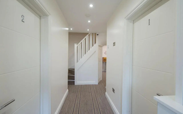 Heathrow-Windsor House for contractors & big groups