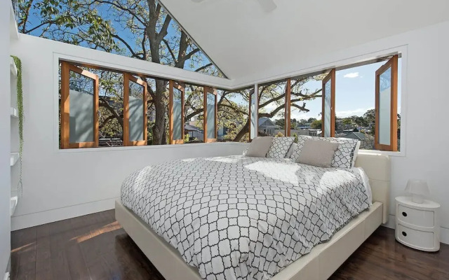 Stunning Family Home 5mins to CBD H332