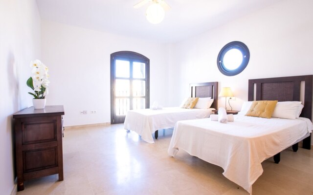 OleHolidays Adosado Villas y Golf Guadalmina urbanización privada