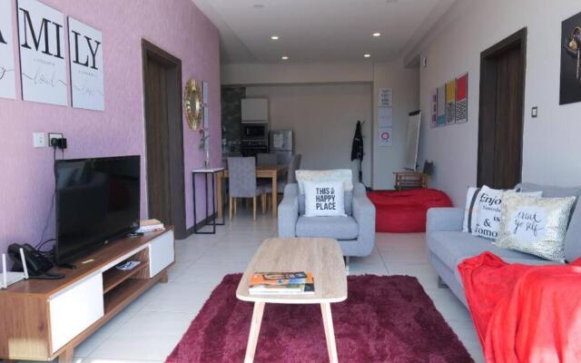Lovely 2 Bdrm Serviced Apartment with pool & sauna
