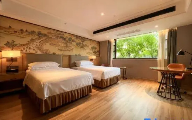 Yuanzhu Huaxia Hotel (Zhoushan Bus Passenger Transport Center Dinghai Baolong Tiandi)