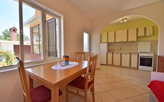 Bungalow Franjo Montmorillon 15509