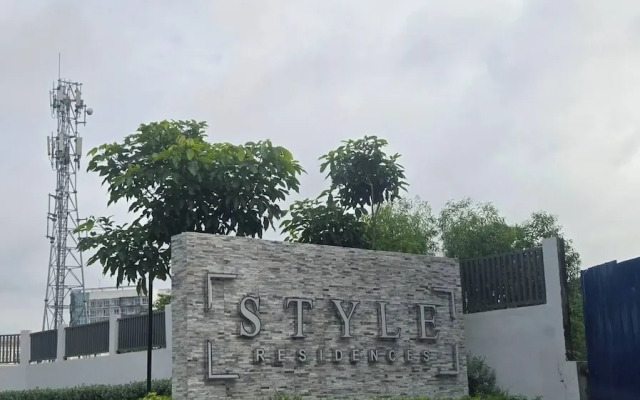 Stylish Condo Room in Iloilo City With Shared Pool