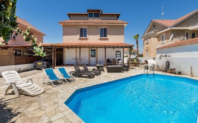 4 Bedroom Villa With Private Pool Near Beach