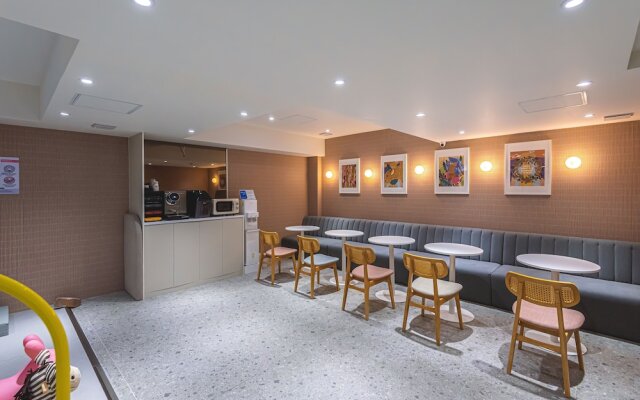 Asherah Villard Aqua Business Hotel