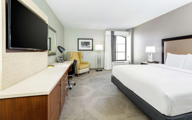 DoubleTree by Hilton Austin - University Area