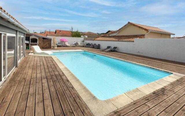 Grande villa avec piscine chauffée