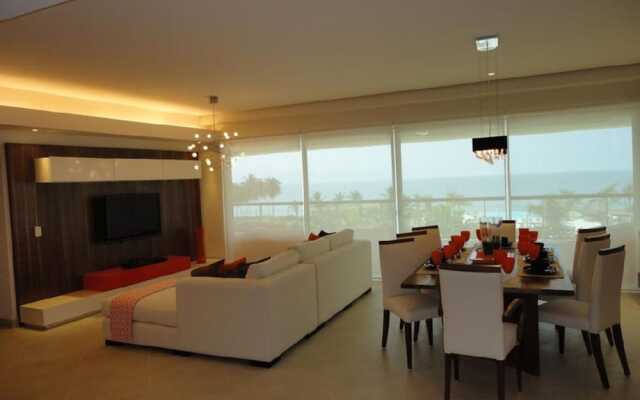 Unlimited Luxury Villas - Del Canto Condo