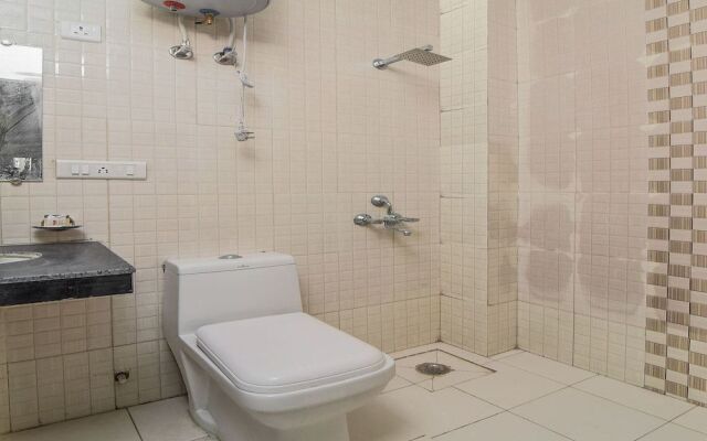 OYO 13310 Noida Suites