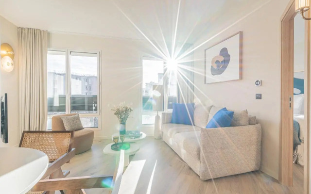 Yuna Porte Maillot - ApartHotel