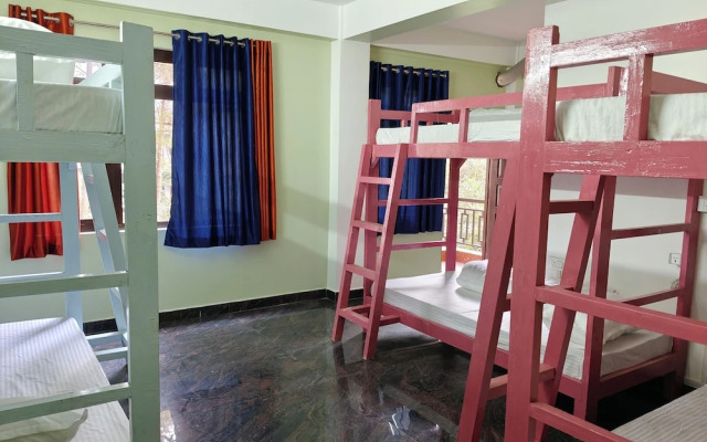 XTSY Travellers Hostel