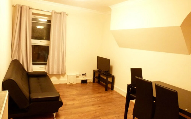 SS Property Hub - Canary Wharf Family Apartment
