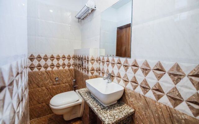 OYO 24327 Royale Sejour