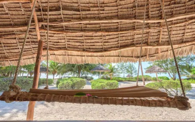 Hakuna Majiwe Beach Lodge