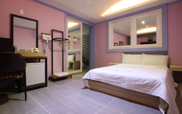 Show Hotel