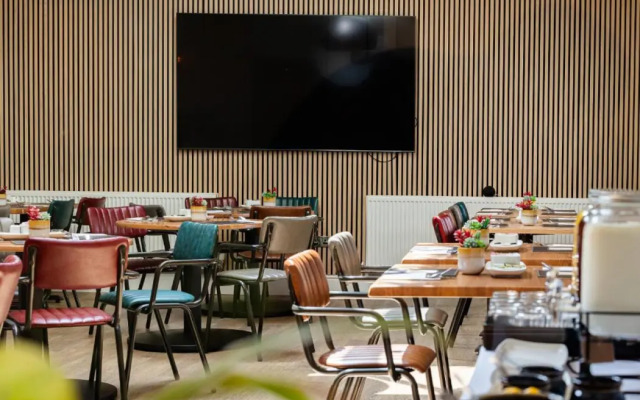 The Clarence Gardens Hotel, BW Signature Collection