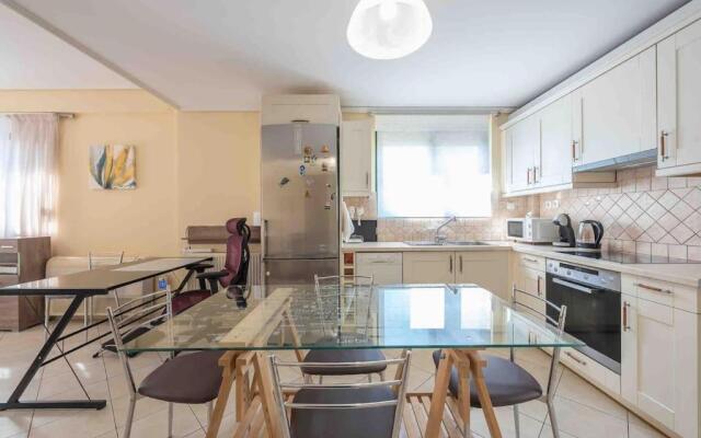 Saronis seaview 2bdr residence 500m from the beach