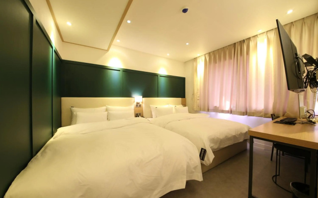 Brooks Hotel