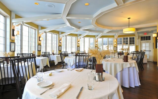 Avon Old Farms Hotel