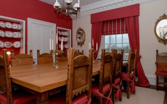 Muddifords Court