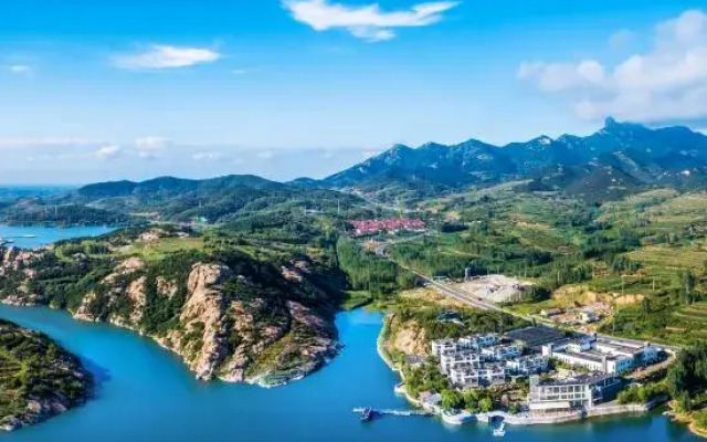 Yungu Xiangjiju Hot Spring Holiday Hotel