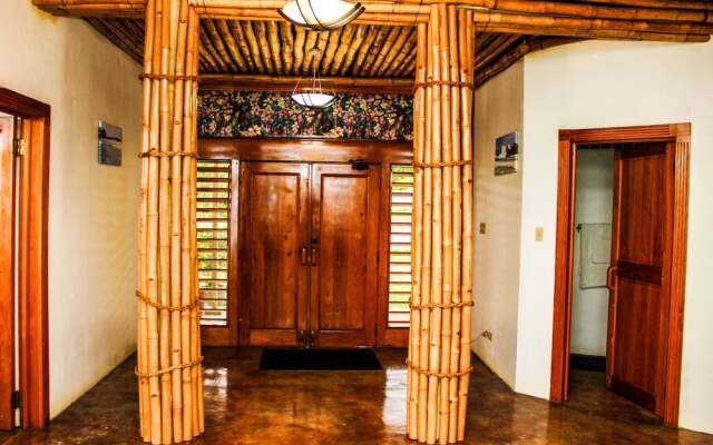 Sunshine Lodge- Your Home Away From Home
