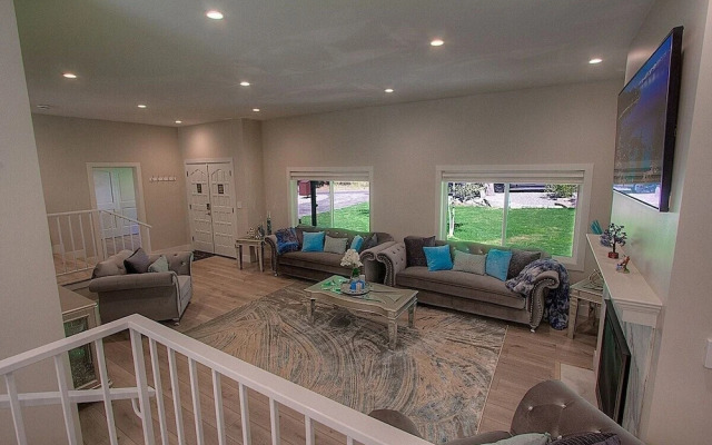 Creek Side Summit 4 Bedroom Home by RedAwning