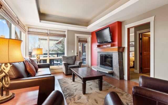 Exquisite 2BR/2BTH Luxury Condo with Mountain View