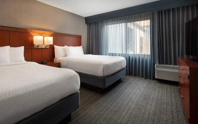 Courtyard by Marriott Fresno