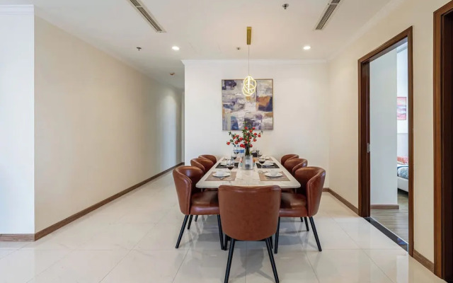 Apartment in Landmark-Vinhome.CTP by Yen