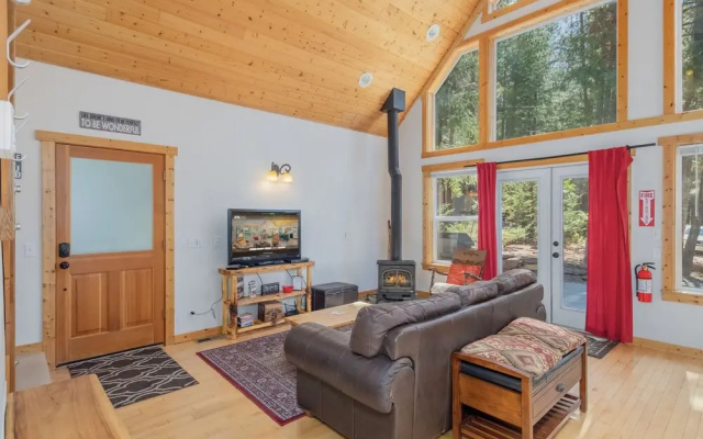 Cascades Adventure Cabin