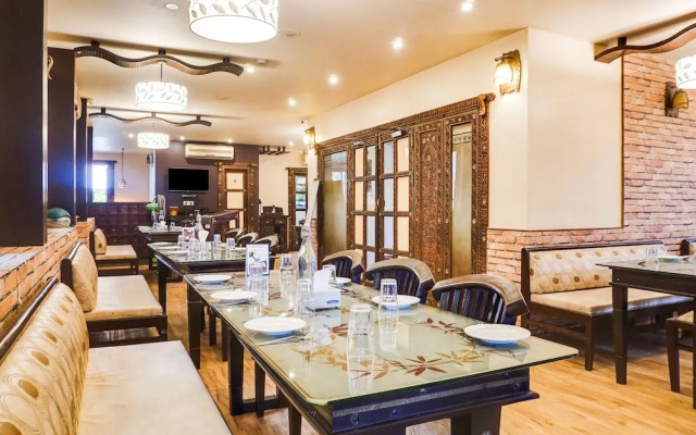 Premium Stays Near Fergusson College