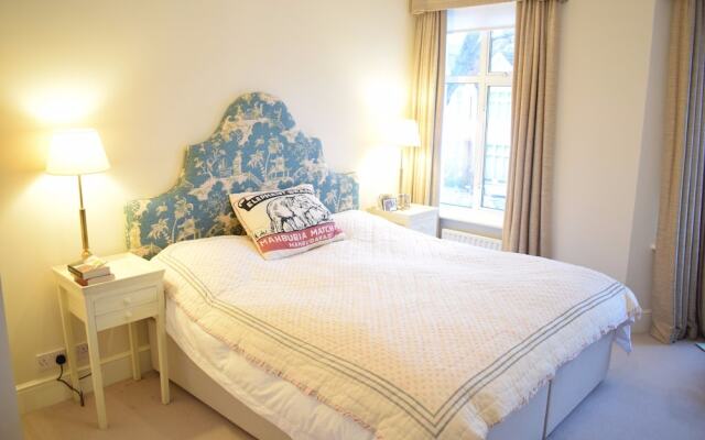 Shepherd'S Bush 2 Bedroom Home