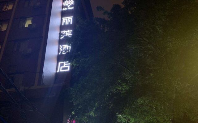 Life Hotel (Ouzhuang Metro Station)