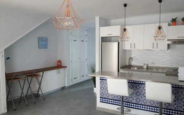 Apartamento con Terraza y Piscina C