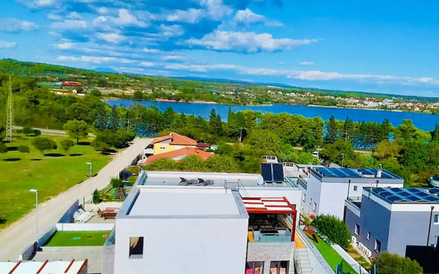 Leon's Holiday Homes Villa 3