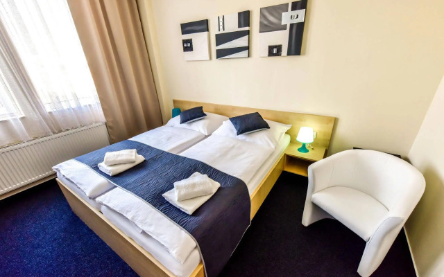 City Hotel