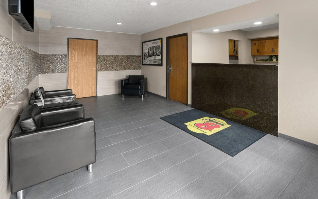 Super 8 by Wyndham Mentor/Cleveland Area