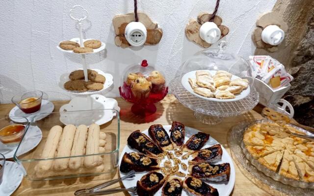 B&B Santu Giuvanni "Un Tuffo Nel Passato Fonnese"